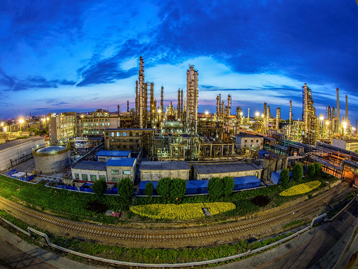 Чествование командной работы: партнерство с Urumqi Petrochemical